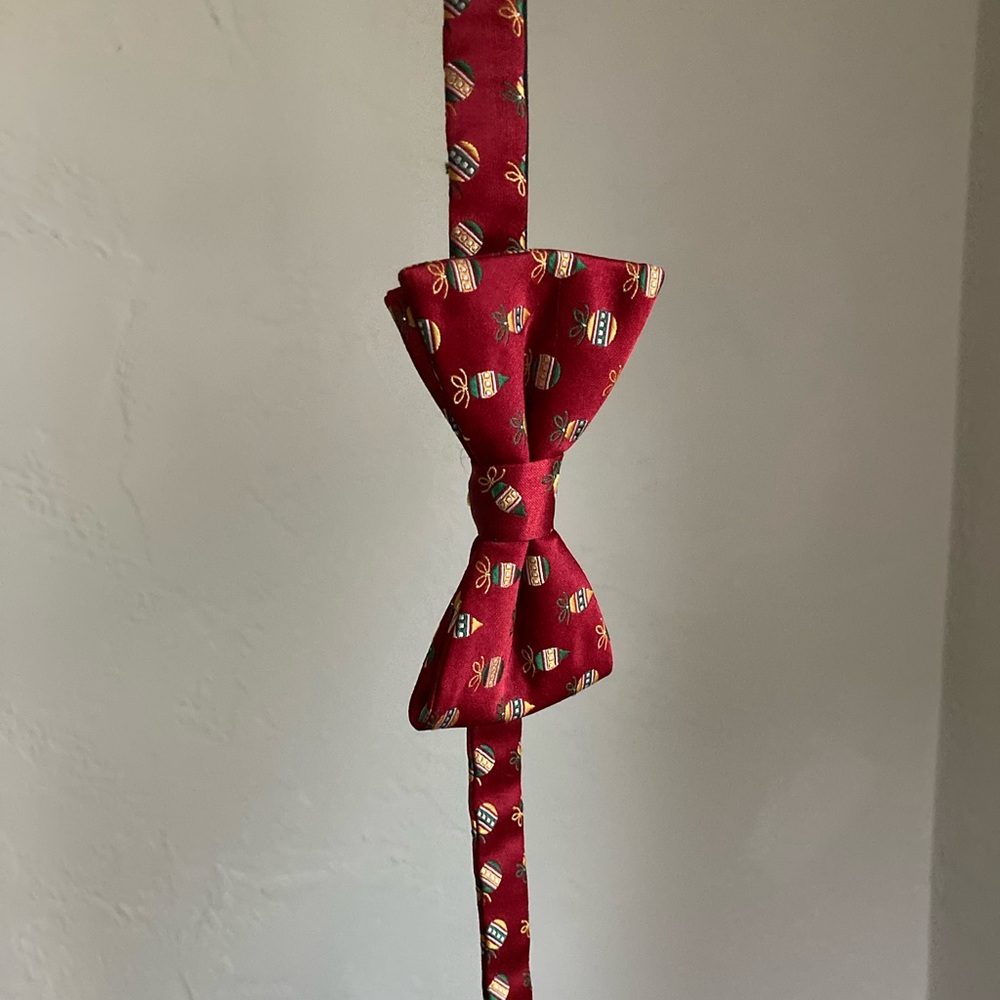 Holiday ornament patterned bow tie